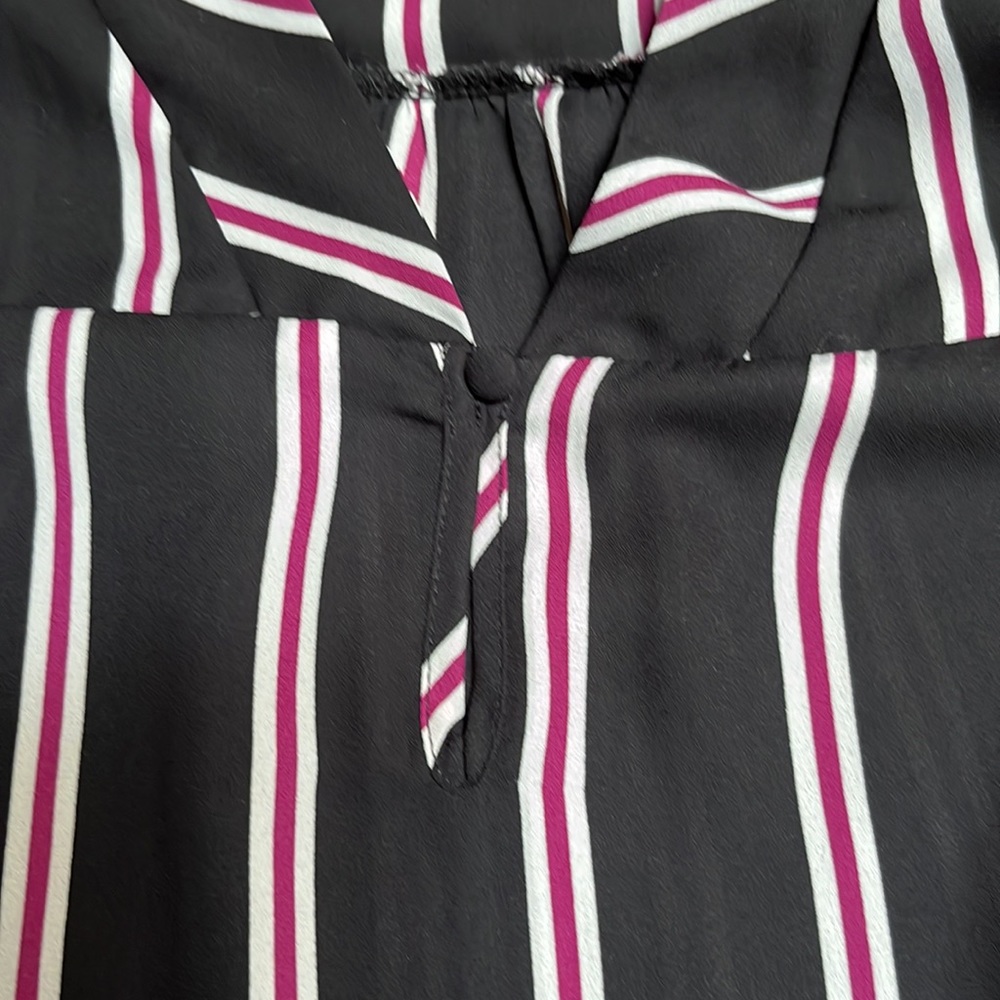 Who What Wear Black Sleeveless Vertical Stripe Blouse - Picture 5 of 6